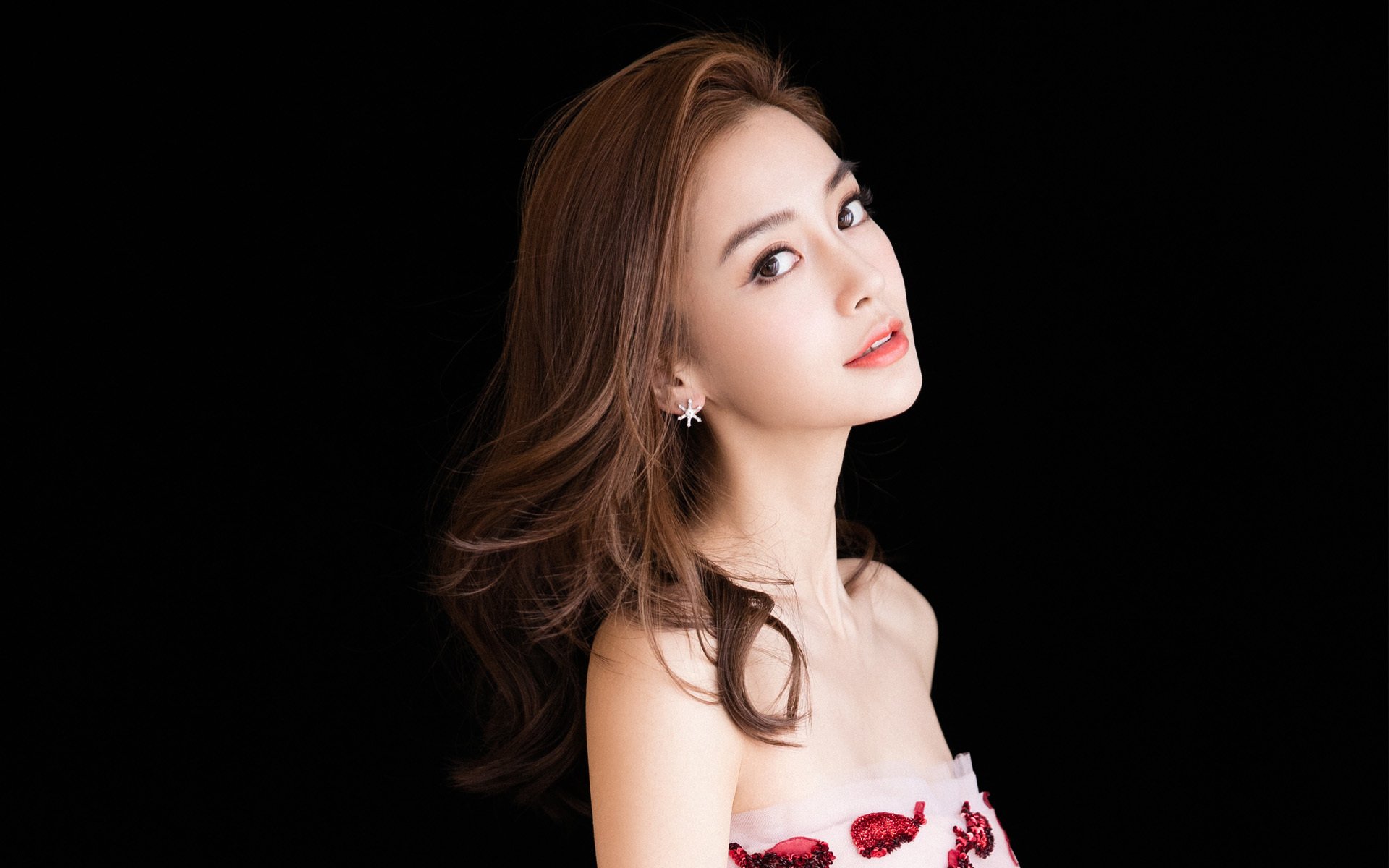 乔治·巴尔：以稳健的防守和精妙传球成为全黑队中场核心，乔治巴斯