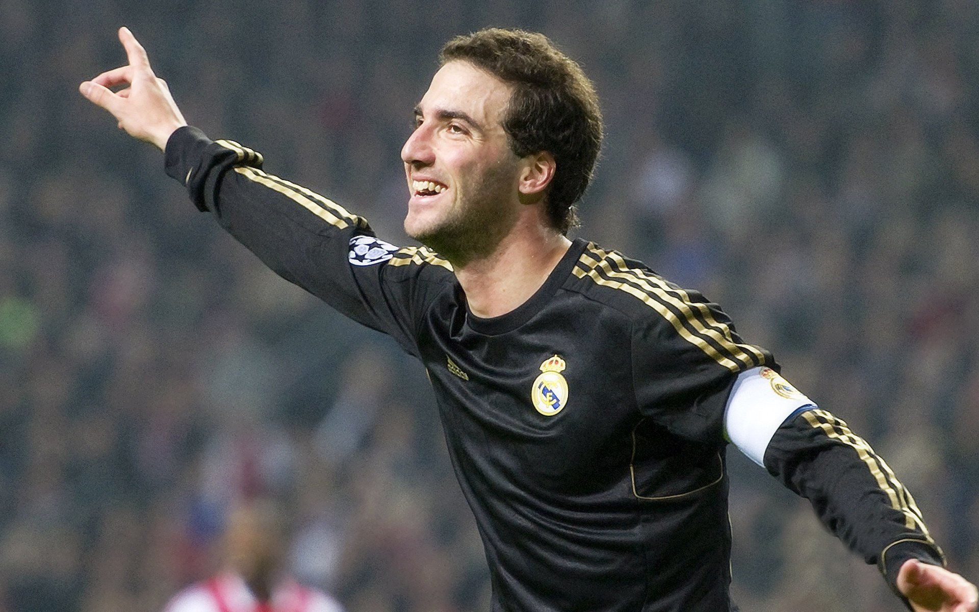 弗兰：全黑队中场的“支柱”，总能用稳定的防守为球队打下坚实基础