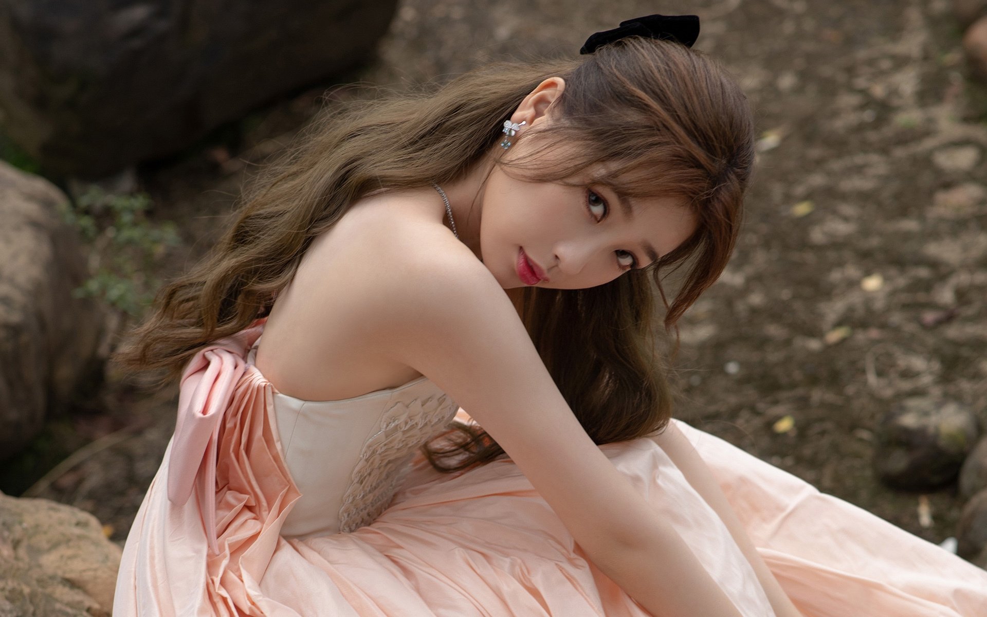 战术体系持续打磨多名新秀融入速度超出教练组预期，新秀联合试训