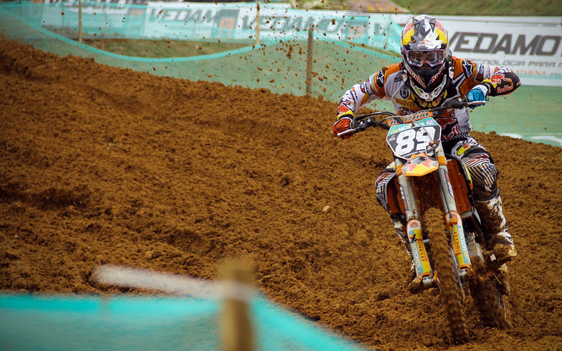 世界拳击职业联赛天津站 中国轻量级拳手技术性击倒菲律宾对手，世界拳击比赛视频